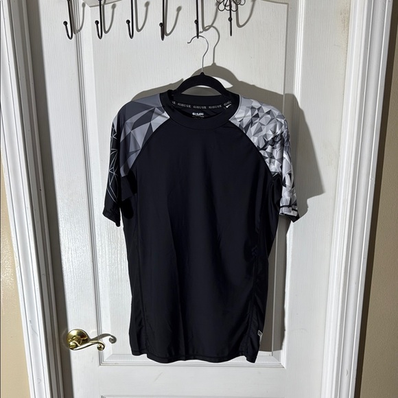 HUGE SPORTS LARGE Black and Gray Geometric T-Shirt: LOOKS NEW - Picture 1 of 8